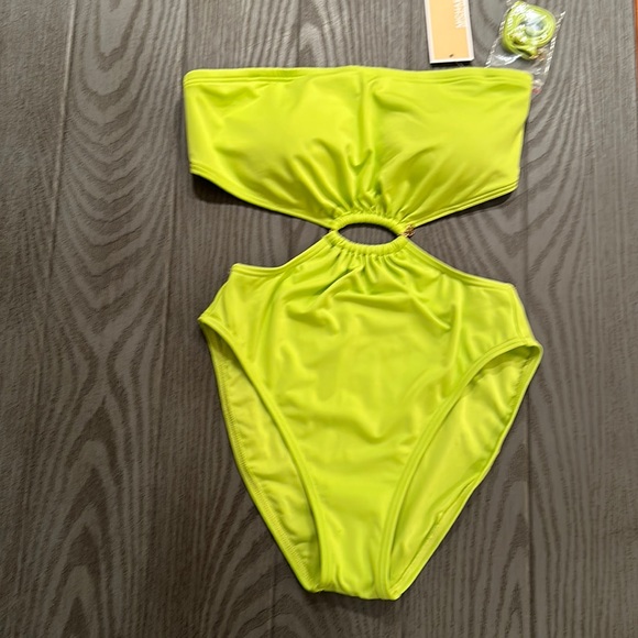 Michael Kors one Piece Bandeau Swimsuit- New 🌴🌴🏖🏖 - Picture 1 of 7